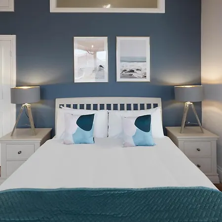 Host & - Ocean View Apartmán *